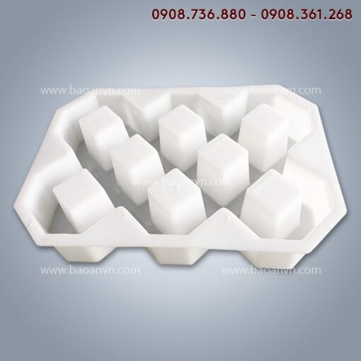 Khuôn trồng cỏ 8 lỗ 1